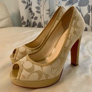 Coach Signature Logo Pumps